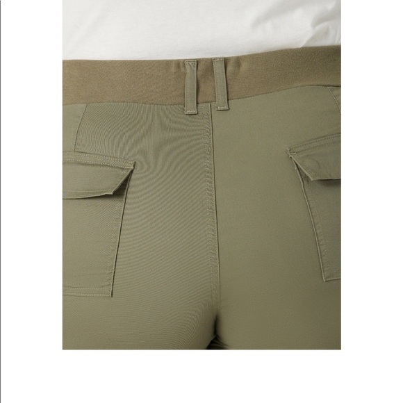 Lee Women's Plus Size7" Midrise Utility Short - Picture 5 of 8